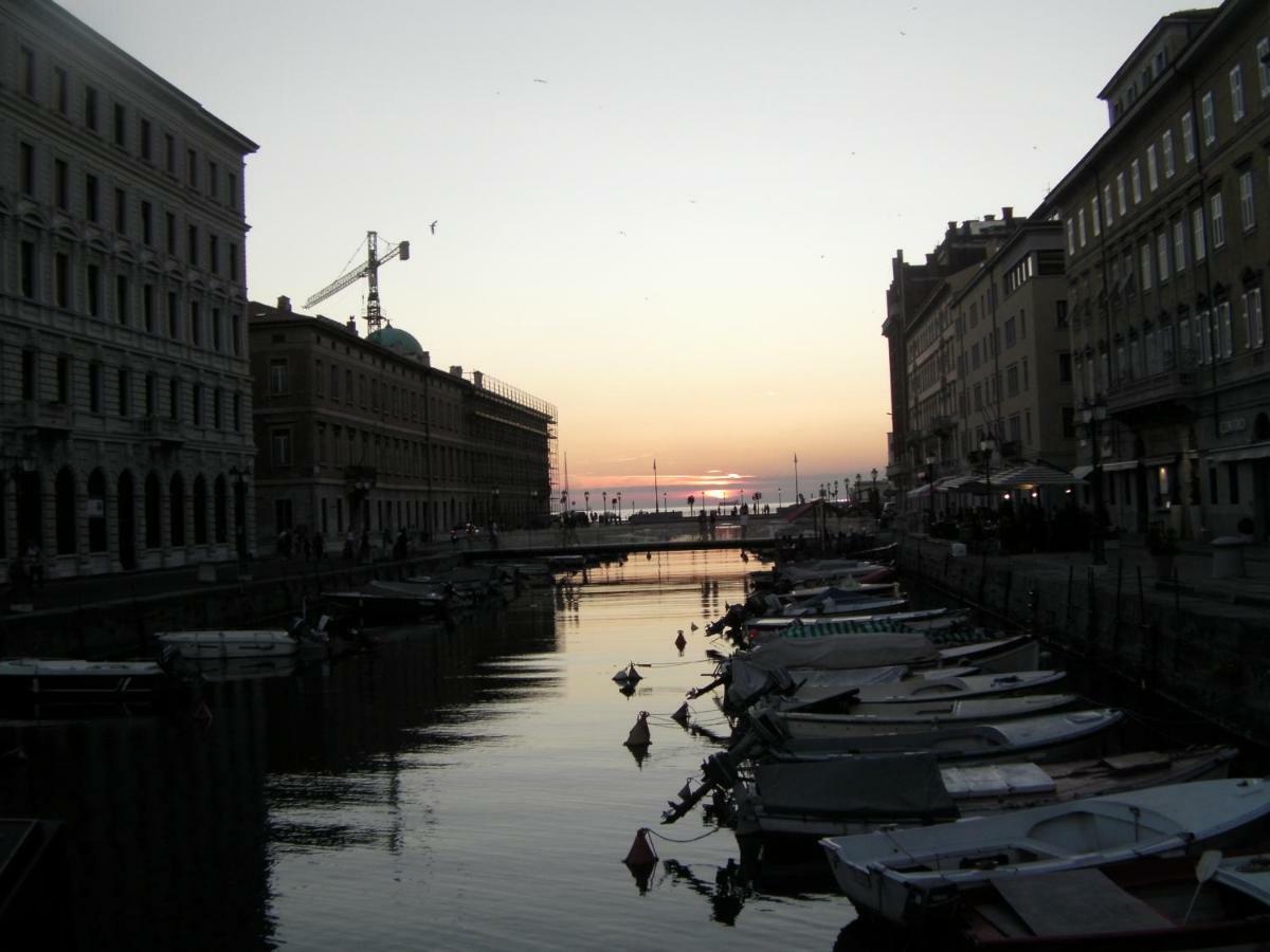 Happy Holidays Welcome Trieste Esterno foto